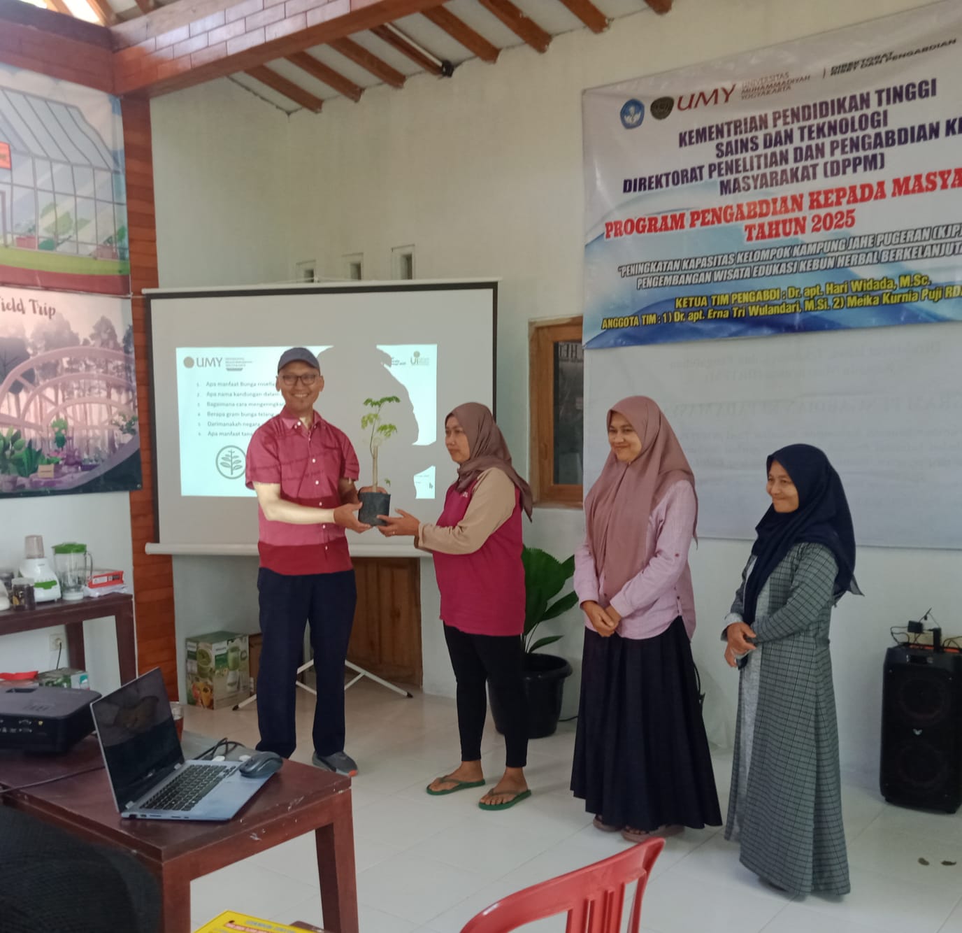 UMY Kembangkan Herbal Garden Kampung Jahe Pulesari  Artikel ini telah tayang di suaramuhammadiyah.id dengan judul: UMY Kembangkan Herbal Garden Kampung Jahe Pulesari, https://www.suaramuhammadiyah.id/read/umy-kembangkan-herbal-garden-kampung-jahe-pulesari